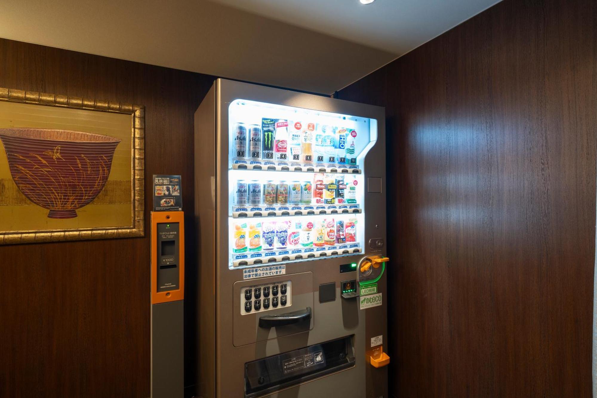 Hotel Associa Toyohashi Exterior photo A vending machine in a hotel